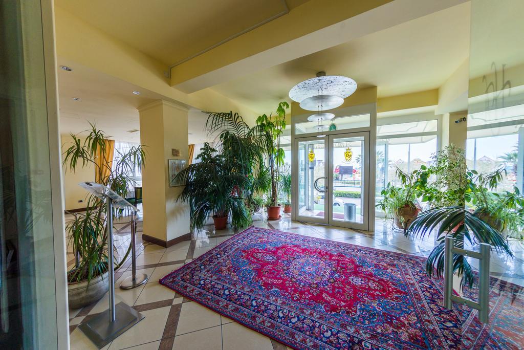 Hotel Ambasciatori Sottomarina Extérieur photo