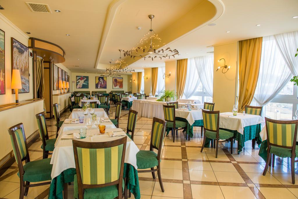 Hotel Ambasciatori Sottomarina Extérieur photo