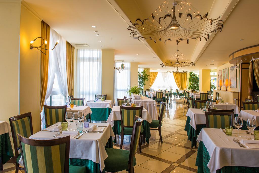 Hotel Ambasciatori Sottomarina Extérieur photo