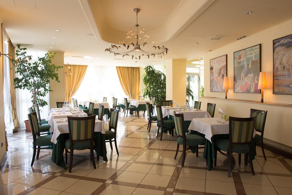 Hotel Ambasciatori Sottomarina Extérieur photo