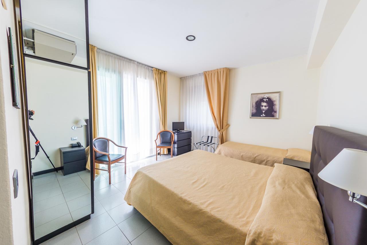 Hotel Ambasciatori Sottomarina Extérieur photo