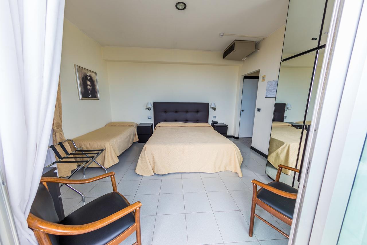 Hotel Ambasciatori Sottomarina Extérieur photo