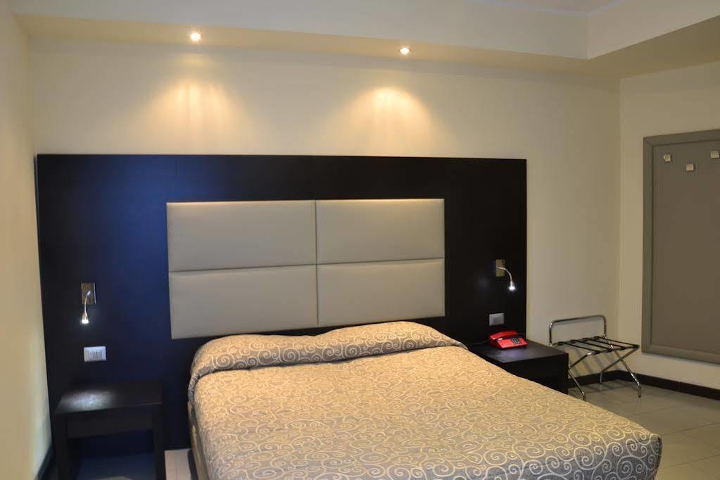Hotel Ambasciatori Sottomarina Extérieur photo